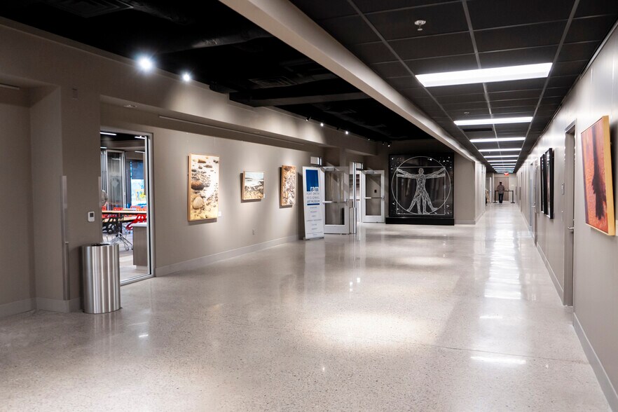 1000 Fianna Way, Fort Smith, AR à louer - Photo intérieure - Image 3 de 13