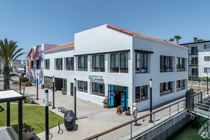 16360 Pacific Coast Hwy, Huntington Beach, CA à vendre - Photo du bâtiment - Image 2 de 6