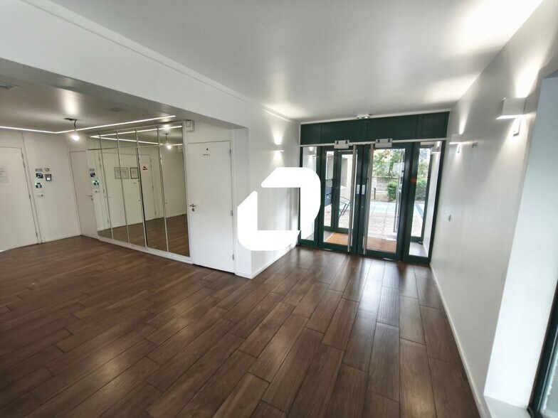 Bureau dans Créteil à louer - Hall d’entrée - Image 2 de 6