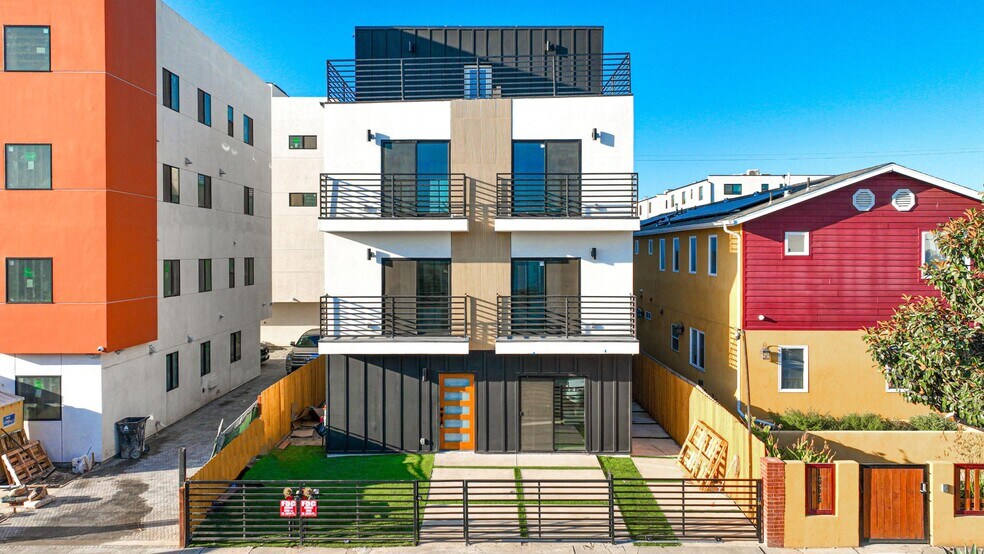 1359 W 35th Pl, Los Angeles, CA à vendre - Photo du bâtiment - Image 2 de 18