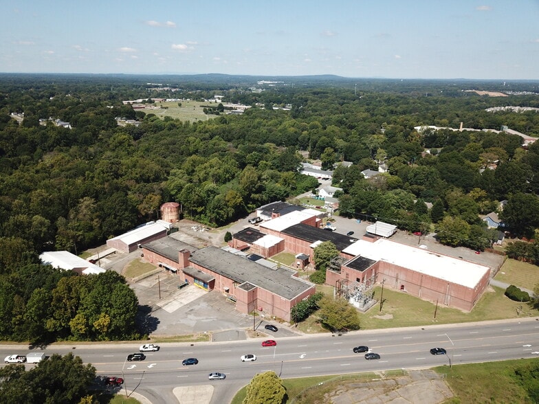 1004 & 1008 E Long Ave, Gastonia, NC for lease - Primary Photo - Image 1 of 11