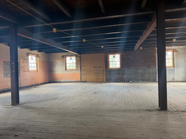 120 Buffalo st, Johnson City, TN à vendre - Photo du bâtiment - Image 3 de 16