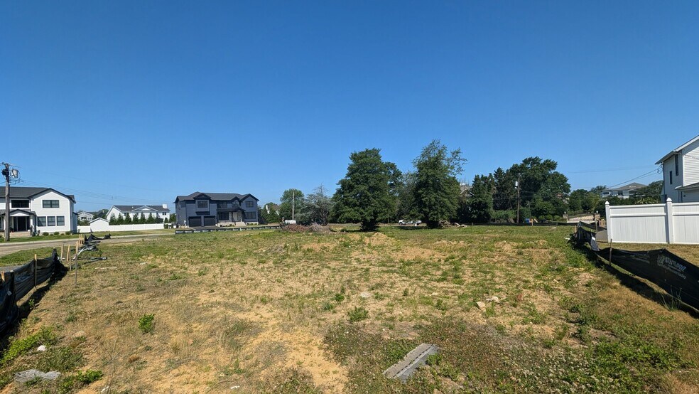 2 & 4 Foggia Wy, Oceanport, NJ à vendre - Photo du bâtiment - Image 2 de 6