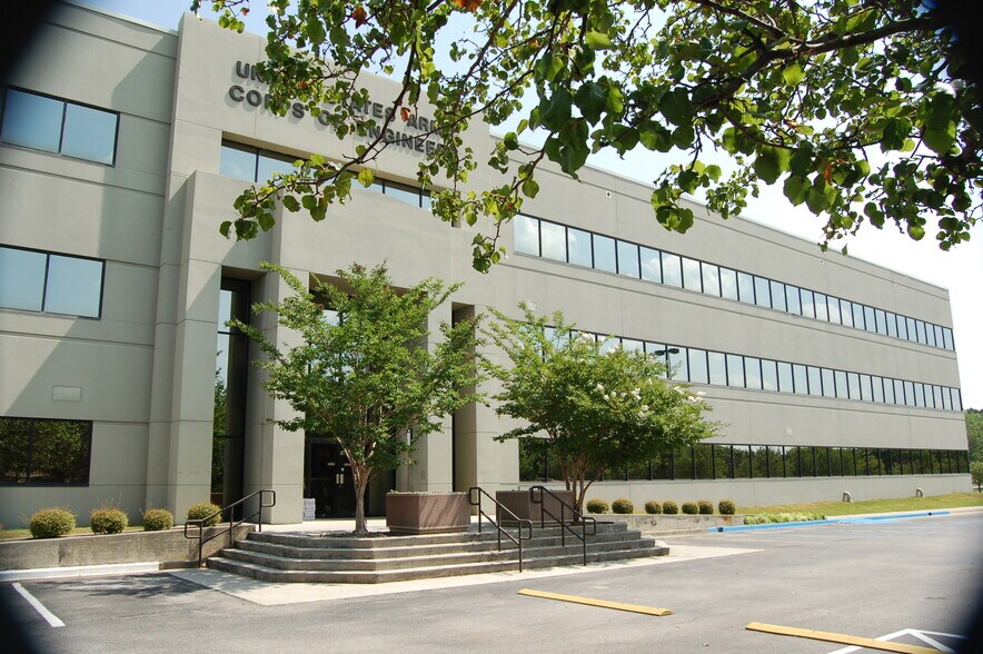 4820 University Sq, Huntsville, AL à louer - Photo du bâtiment - Image 2 de 6