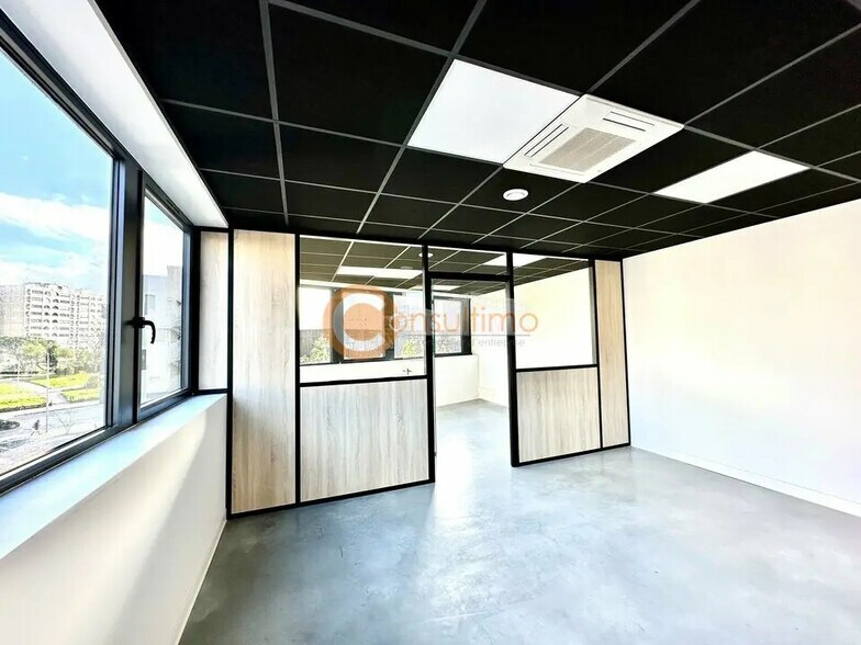 Office in Talence for lease - Building Photo - Image 3 of 8
