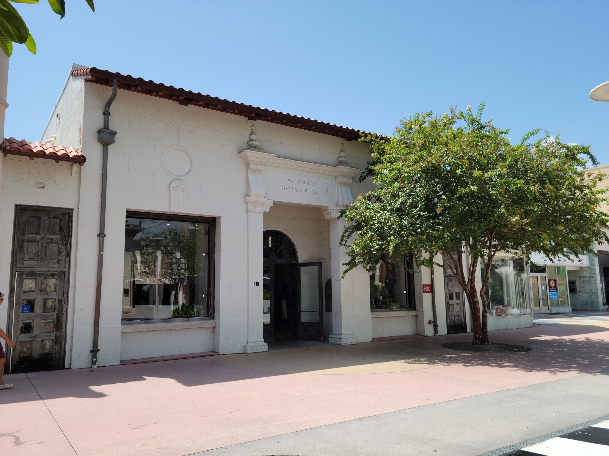 910 Lincoln Rd, Miami Beach, FL à louer Photo du bâtiment- Image 1 de 9