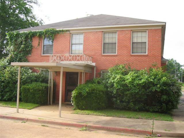 801 N Sycamore St, Palestine, TX à vendre - Photo du bâtiment - Image 1 de 1