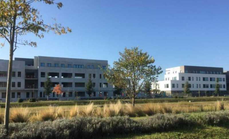 Office in Genas for lease - Building Photo - Image 2 of 13