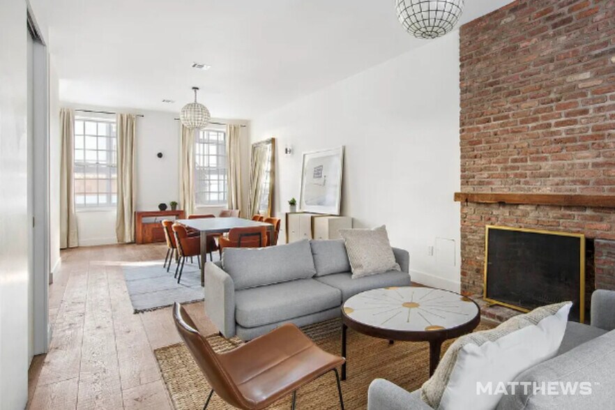 242 Tenth Ave, New York, NY à vendre - Photo du bâtiment - Image 3 de 4