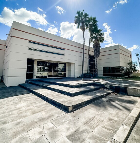 813 Nafta Blvd, Laredo, TX for sale - Building Photo - Image 2 of 8