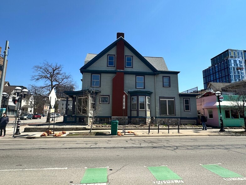 302 E Liberty St, Ann Arbor, MI à louer - Photo du bâtiment - Image 2 de 3