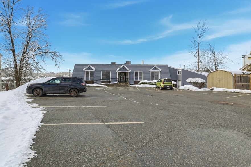 37 Prospect St, East Longmeadow, MA à louer - Photo du bâtiment - Image 3 de 23