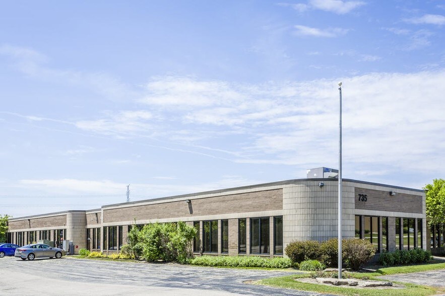 665-675 Tollgate Rd, Elgin, IL à vendre - Photo du bâtiment - Image 2 de 6