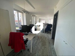 Office in L'Isle-Adam for lease Interior Photo- Image 2 of 4