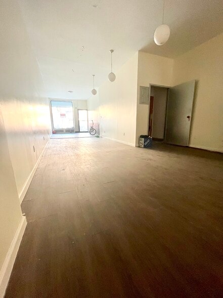 463 7th Ave, Brooklyn, NY for lease - Interior Photo - Image 3 of 9