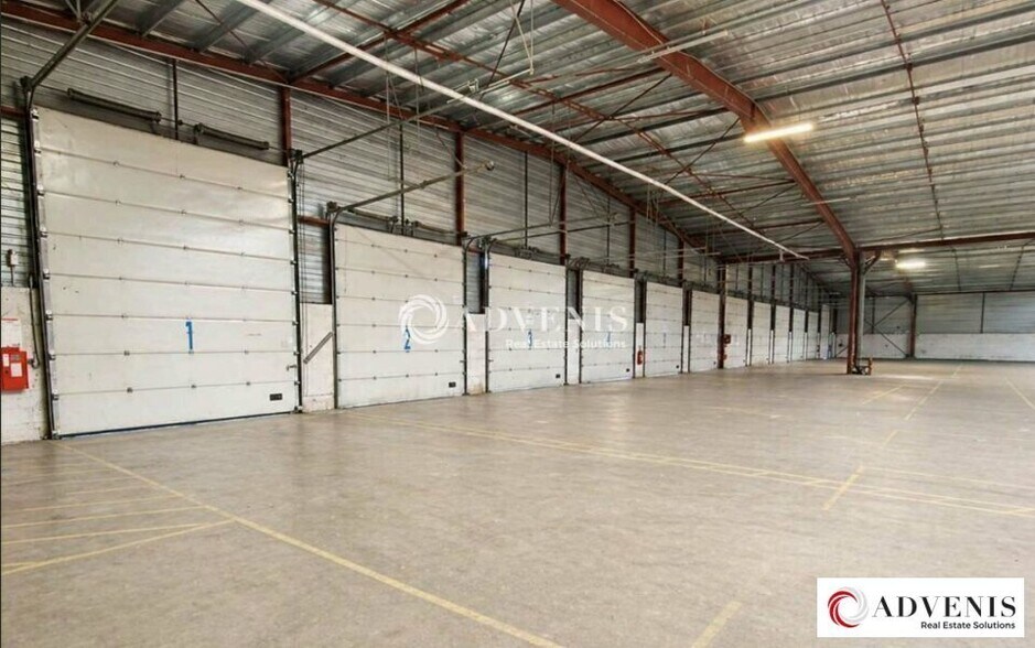 Flex in Bordeaux for sale - Interior Photo - Image 2 of 4
