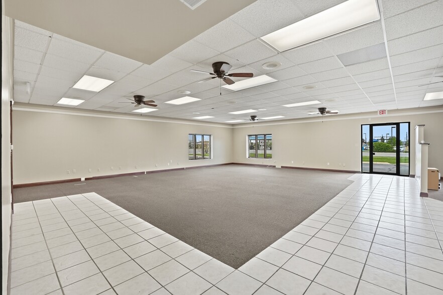 8080 E 109th Ave, Winfield, IN à vendre - Photo du bâtiment - Image 2 de 26