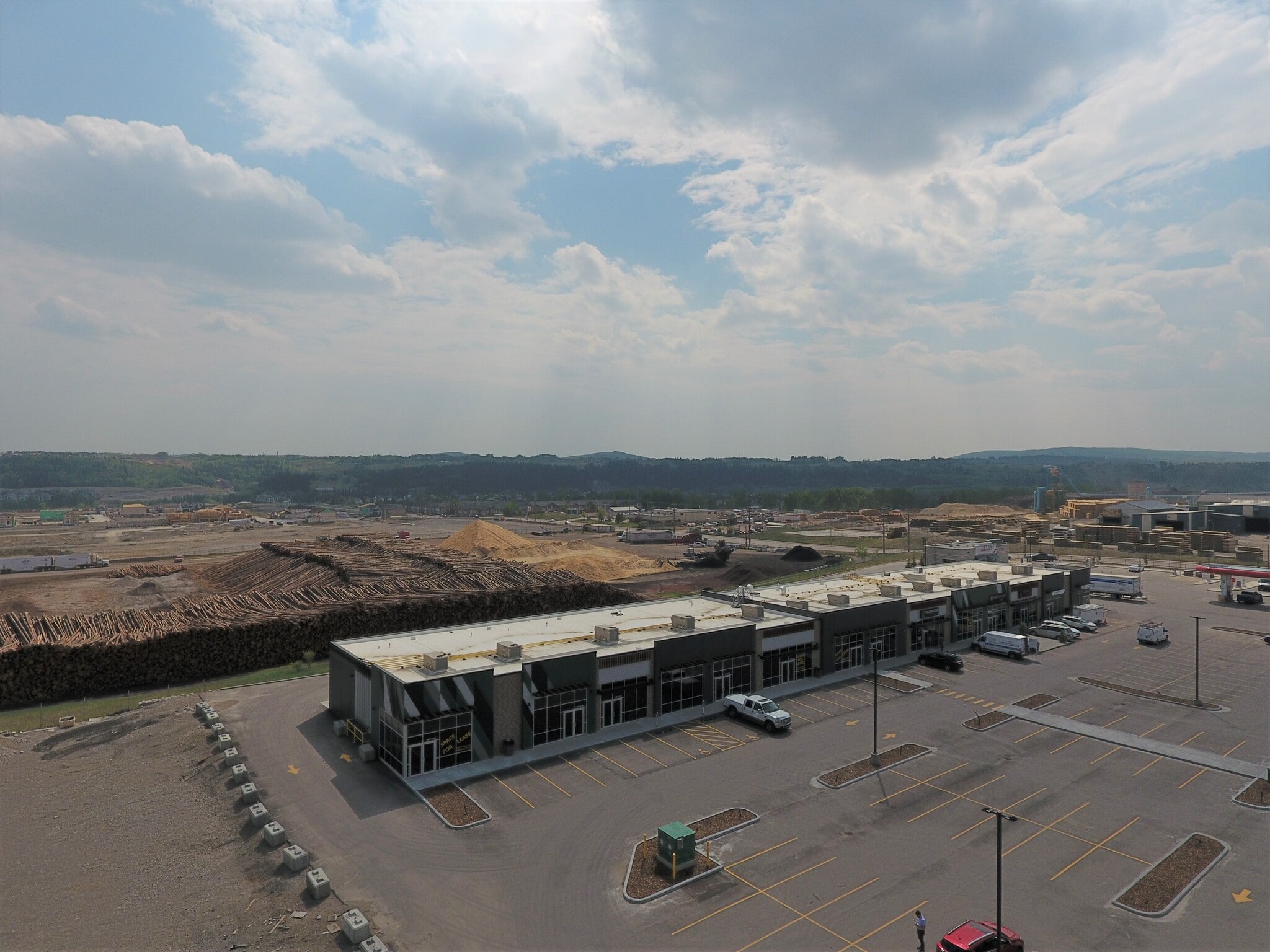 239 Griffin Rd, Cochrane, AB for lease Building Photo- Image 1 of 11