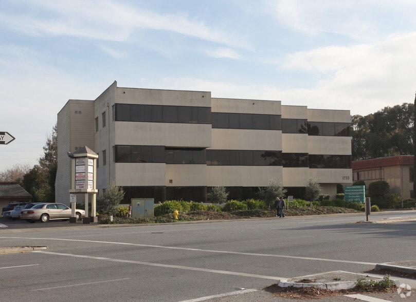 1733 Woodside Rd, Redwood City, CA à louer - Photo du bâtiment - Image 2 de 11