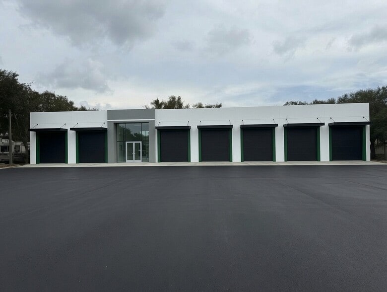 335 Commercial Ct, Venice, FL for sale - Building Photo - Image 1 of 2
