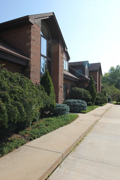 291 N Cleveland Massillon Rd, Akron, OH for sale - Building Photo - Image 3 of 19