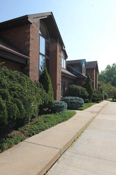291 N Cleveland Massillon Rd, Akron, OH à vendre - Photo du bâtiment - Image 3 de 19