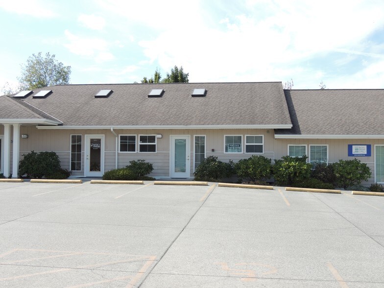 530 W Fir St, Sequim, WA à louer - Photo du bâtiment - Image 2 de 18