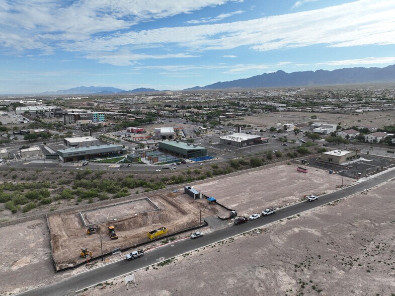 7761 N Canyon Creek, El Paso, TX à vendre - Photo du bâtiment - Image 2 de 5