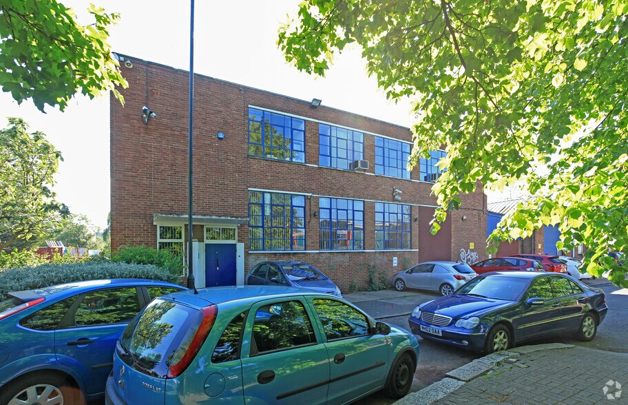 42-50 Steele Rd, Londres à louer - Photo du bâtiment - Image 2 de 6