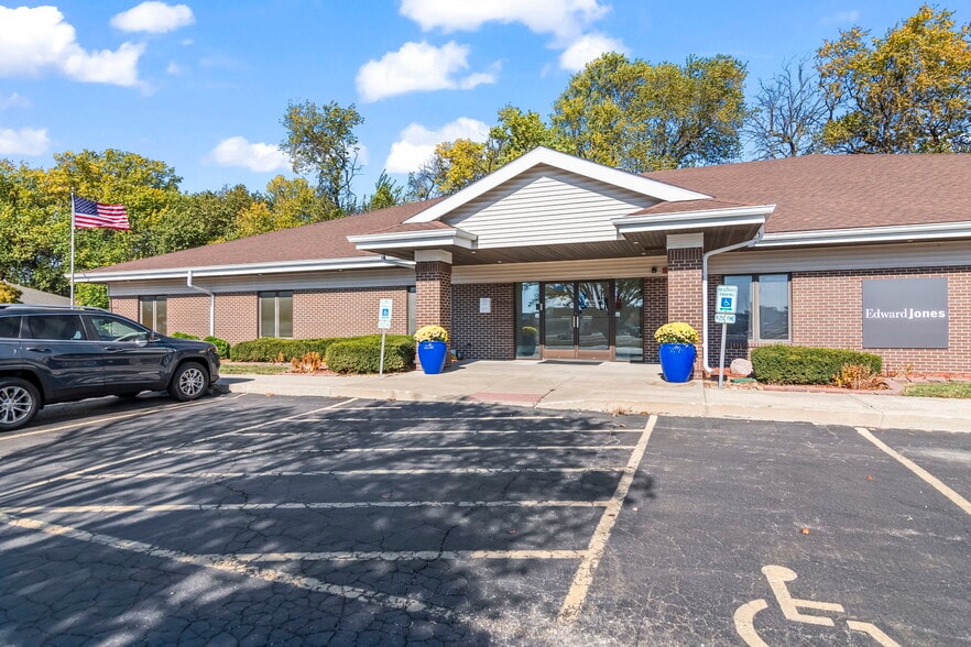 2509 W Iles Ave, Springfield, IL for lease - Building Photo - Image 2 of 21