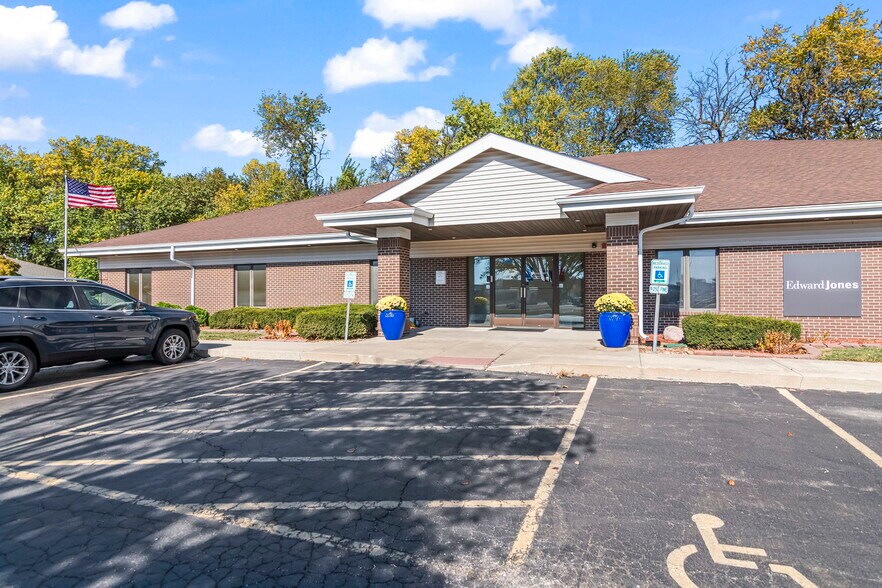 2509 W Iles Ave, Springfield, IL à louer - Photo du bâtiment - Image 2 de 21