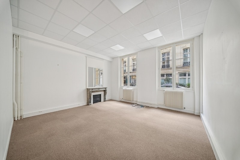 6 Rue Lincoln, Paris à louer - Photo du bâtiment - Image 3 de 9