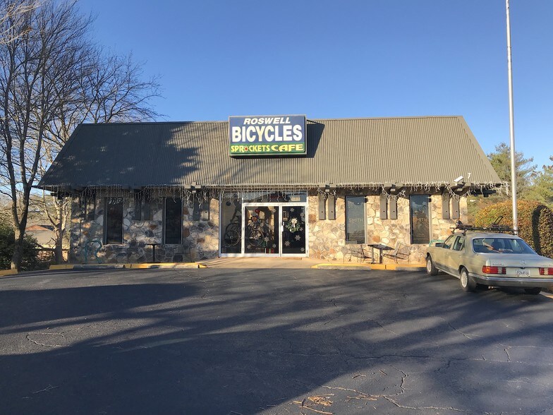 670 Houze Way, Roswell, GA for sale - Primary Photo - Image 1 of 1