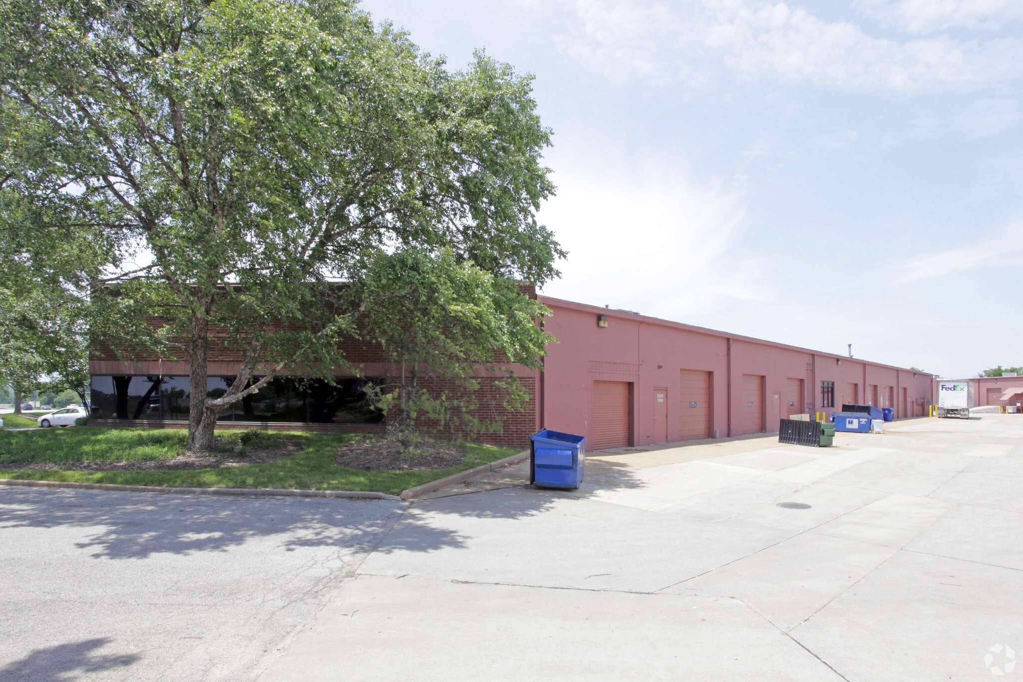 1908-2000 Innerbelt Business Center Dr, Saint Louis, MO for lease Building Photo- Image 1 of 2