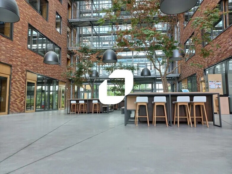 2 Boulevard Des Bâtisseurs, Roubaix for lease - Interior Photo - Image 2 of 12