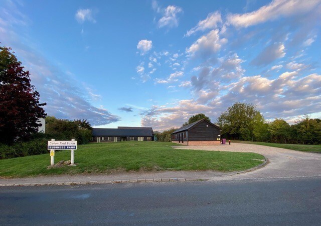 Meppershall Rd, Hitchin à louer - Photo du bâtiment - Image 2 de 6