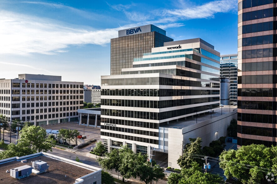 5960 Berkshire Ln, Dallas, TX for lease - Building Photo - Image 2 of 9