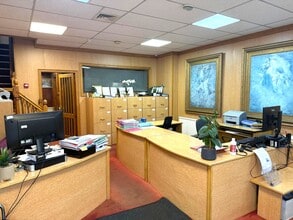 39 Bury New Rd, Manchester for lease Interior Photo- Image 1 of 26