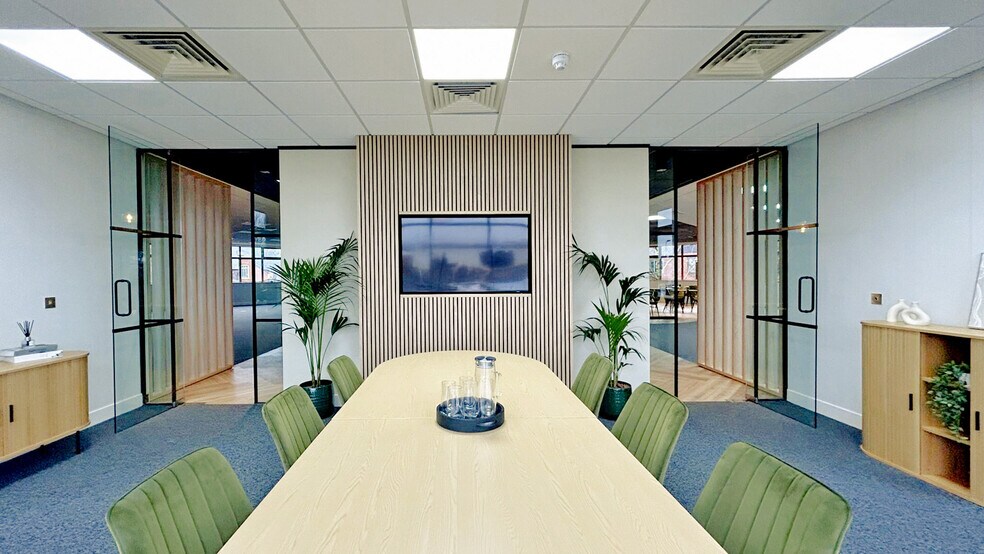 1 Cross St, Sale à louer - Photo du bâtiment - Image 1 de 15