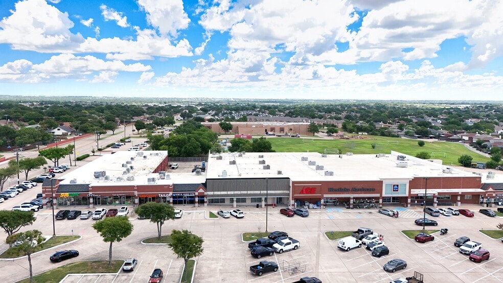 3044 Old Denton Rd, Carrollton, TX for lease - Building Photo - Image 3 of 7