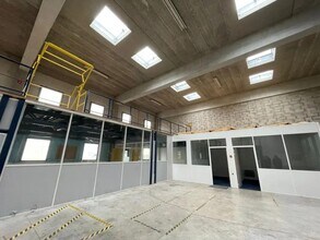 Industrial in Vert for lease Interior Photo- Image 2 of 3