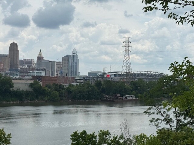 65 River Rd, Ludlow, KY à vendre - Photo du bâtiment - Image 2 de 3