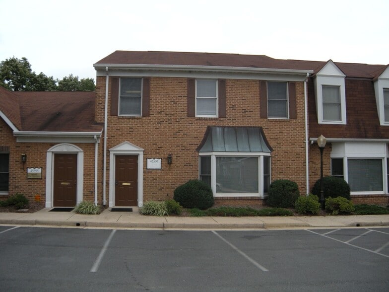 45571-45595 Shepard Dr, Sterling, VA à vendre - Photo du bâtiment - Image 3 de 31