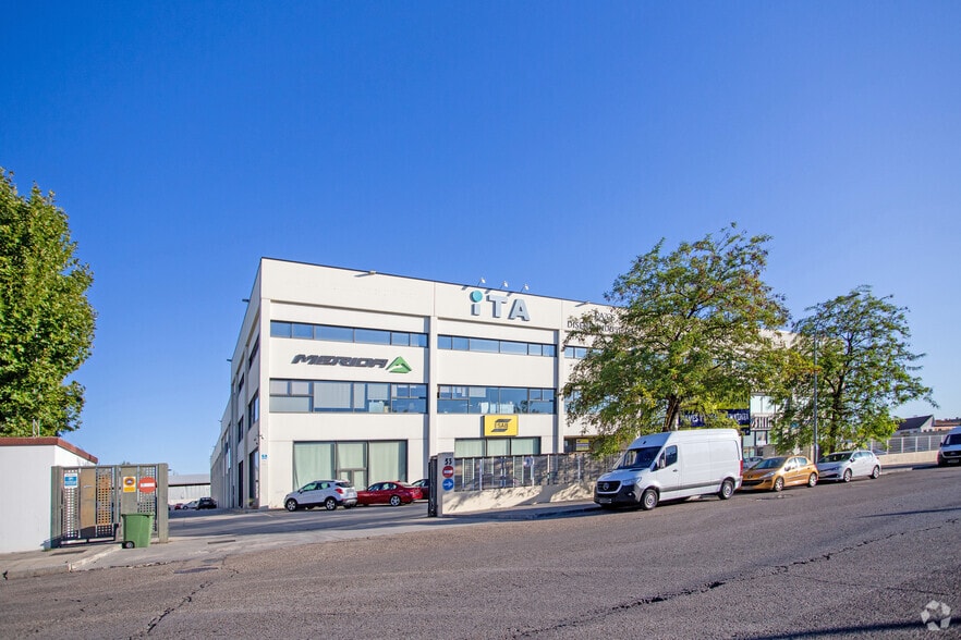 Industriel dans San Fernando de Henares, Madrid à vendre - Photo du bâtiment - Image 2 de 4