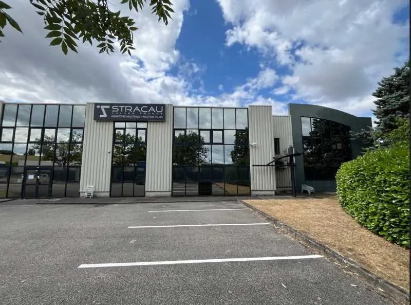 Flex in Genas for lease Building Photo- Image 1 of 16