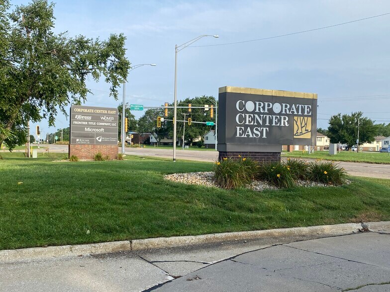 2203 E Empire St, Bloomington, IL à vendre - Photo du bâtiment - Image 3 de 9