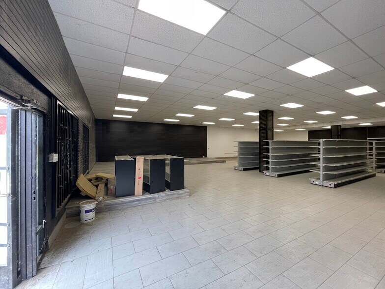 913 N Chester Ave, Bakersfield, CA à louer - Photo intérieure - Image 2 de 10