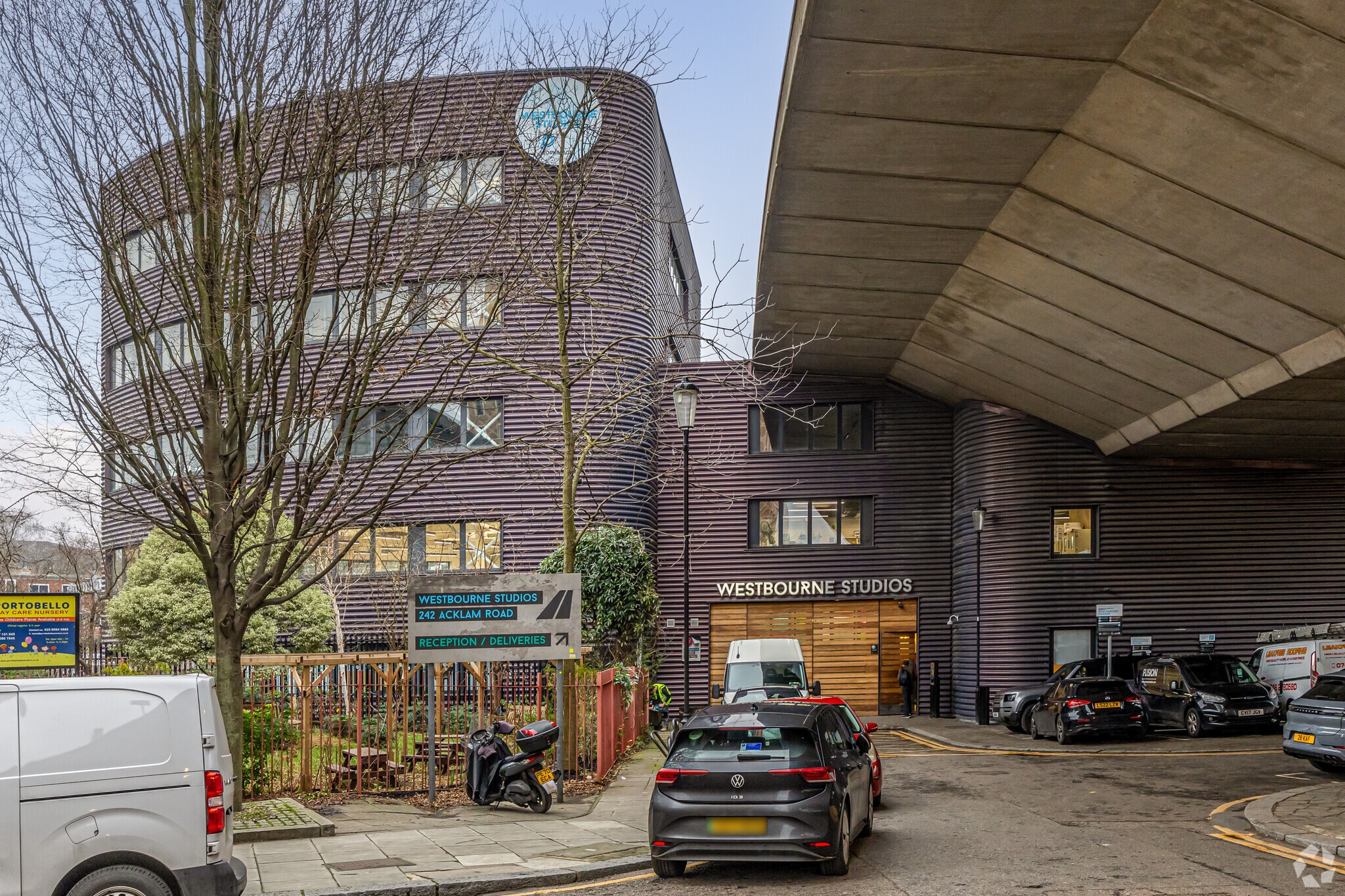 242 Acklam Rd, London for lease Primary Photo- Image 1 of 5