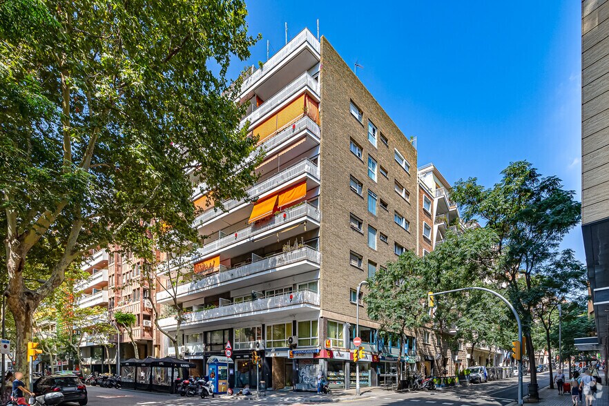 Carrer de Calvet, 27, Barcelona, Barcelona for lease - Building Photo - Image 2 of 3