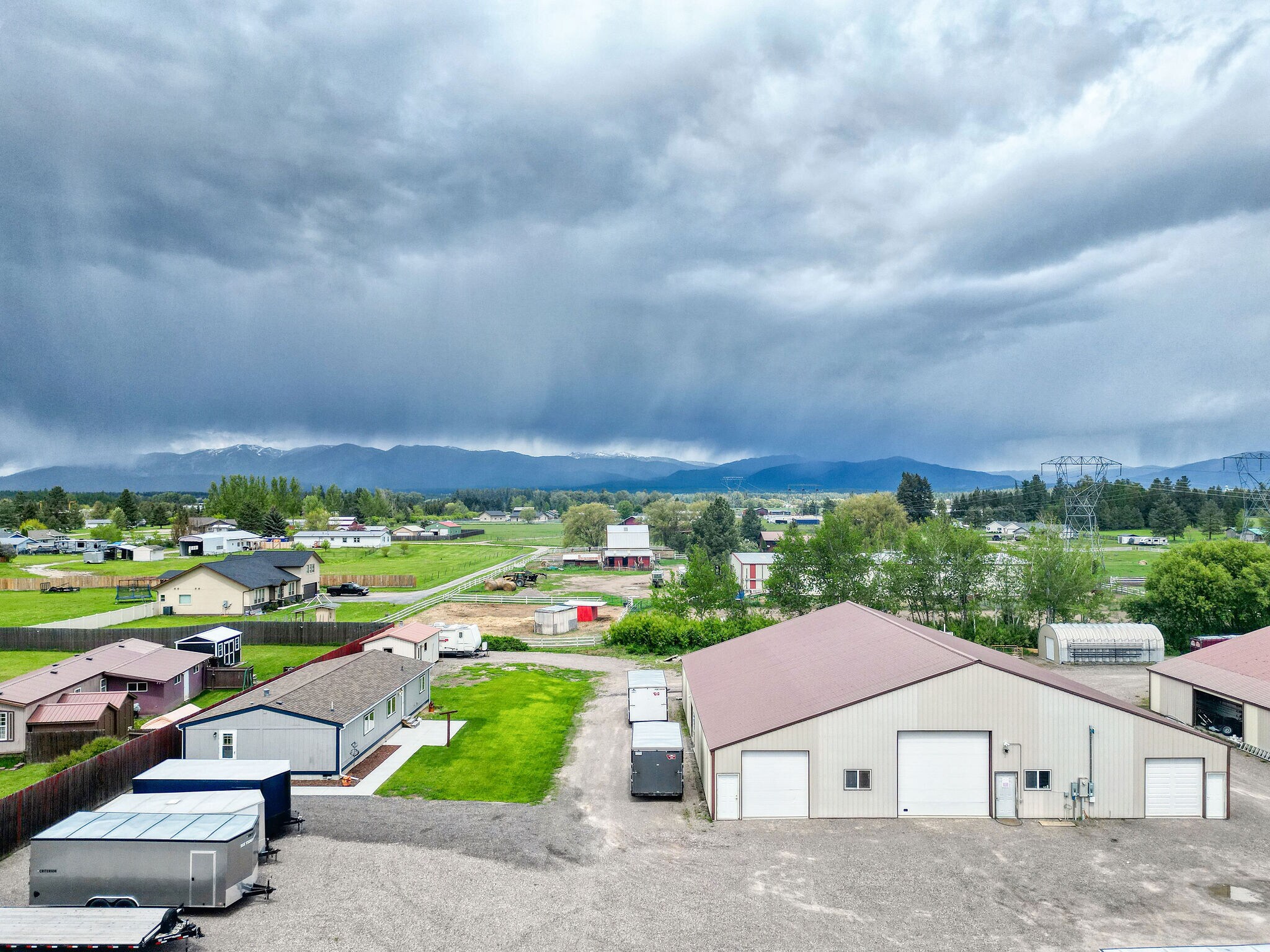 83 Sweebee Ln, Columbia Falls, MT à vendre Photo principale- Image 1 de 42